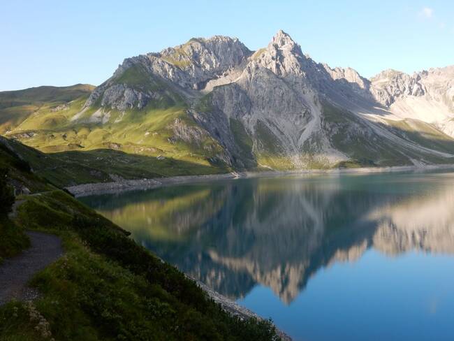 Lünersee mit Kanzelköpfe (2437 m)